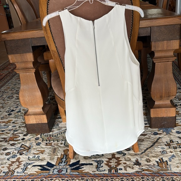 Women’s white tunic top by Cabi. - Picture 7 of 9